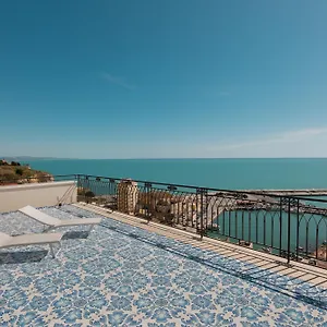 https://domus-maris-relais-boutique-hotel.sicilyhotelsitaly.net